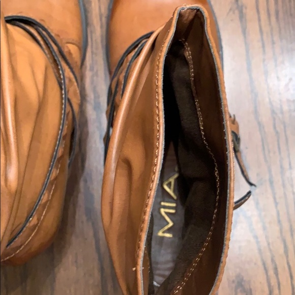 Booties - Picture 4 of 4